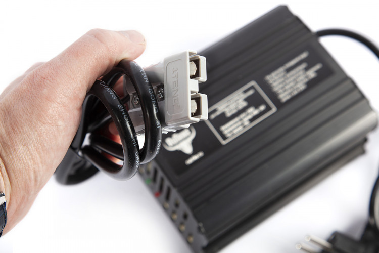 Зарядное устройство RuTrike для аккумуляторов 24V50A/H (10A) в Оренбурге